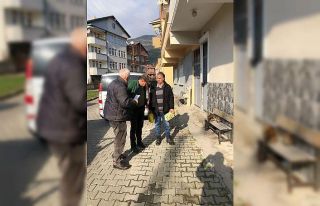 Devrekli muhtardan vatandaşlara hediye
