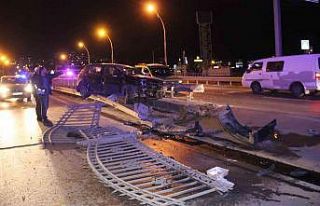 Direksiyon hakimiyetini kaybetti, demir korkulukları...