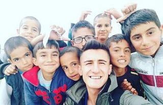 Diyadin’de mahalle mahalle dolaşıp öğrencilere...