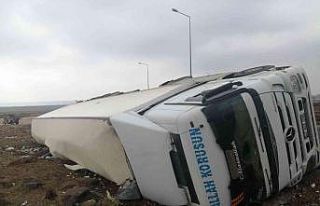 Diyarbakır-Mardin çevre yolunda kavşağa hızla...