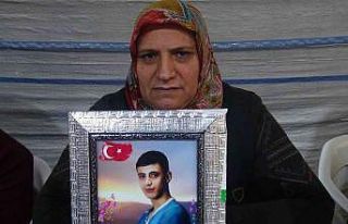 Diyarbakır’da anne ve babaların evlat nöbeti...