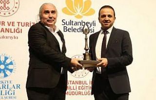 Doç. Dr. Gökhan Tunç’un eseri İstanbul Edebiyat...