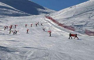 Doğu Anadolu’nun gözdesi Hesarek’te kayak sezonu...