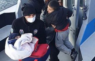 Donmak üzere olan mültecileri deniz polisi kurtardı