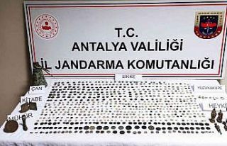 Döşemealtı’nda 705 parça tarihi eser ele geçirildi