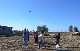Drone gören çocukların mutluluk görüntüleri