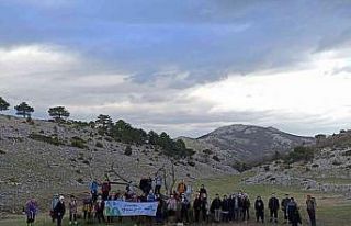 Dünya Dağ Gününde Katırlı zirvesine yürüdüler