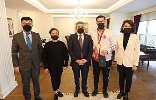 Dünya Şampiyonundan Vali Atay’a ziyaret