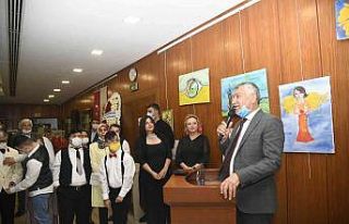 "Dünyanın En Güzel Renkleri" karma resim...