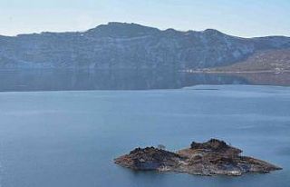 Dünyanın ikinci büyük krateri beyaz gelinliğini...
