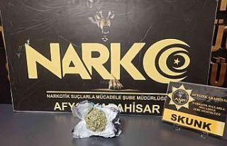 Durdurulan otomobilde yapılan aramada 152 gram skunk...
