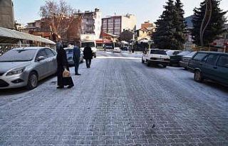 Dursunbey’de Yollar Buz Tuttu