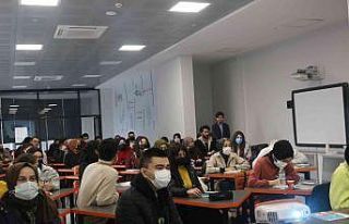 Düzce Üniversitesi öğrenci topluluklarına eğitim...