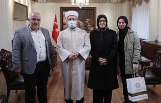 Düzceli sanatçı ödülünü Erbaş’tan aldı