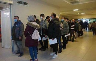 Edirne’de aşı kuyruğu