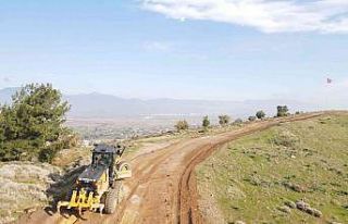 Efeler Belediyesi bahçe yollarını düzeltiyor