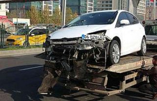 Ehliyetsiz sürücü kaza yaptı, meraklıları da...