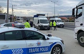 Ekipler Bolu dağı çıkışında kış lastiği...