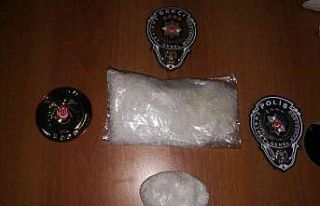 Ekiplerce durdurulan araçta 142 gram metamfetamin...