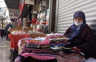 El emeği göz nuru ürünlerini satarak geçimini...