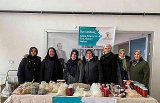 El emeği ürünlerin sergilendiği standı ziyaret...