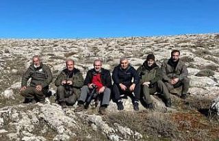 Elazığ Valisi Toraman, dağ keçilerini izleme çalışmasına...