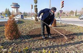 Elazığ’da 107 bin çiçek toprakla buluştu