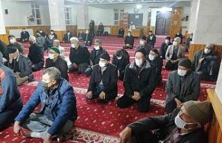 Elazığ’da vatandaşlar sabah namazında buluştu