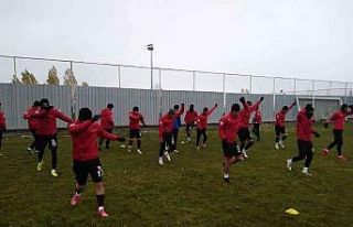 Elazığspor, Arnavutköy Belediye Gençlikspor maçına...