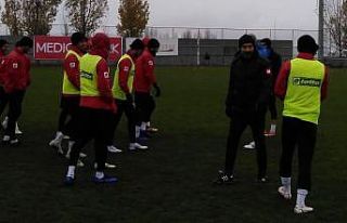 Elazığspor iki eksikle çalıştı