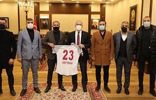 Elazığspor yönetimi, Vali Toraman ile bir araya...