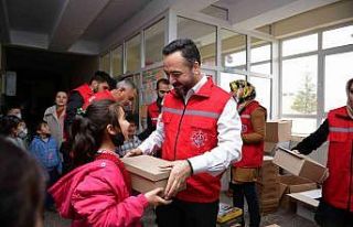 Elbistan’da 800 öğrenciye yeni yıl hediyesi