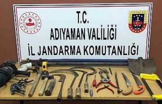 Elektrik direği ve deprem sensör kablosunu çalan...