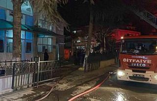 Elektrik sobasından çıkan yangın camiyi yaktı