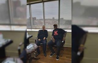 Emenike’den Aziz Yıldırım’a ziyaret