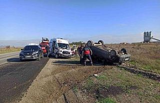 Emniyet kemeri sayesinde takla atan araçtan sağ...