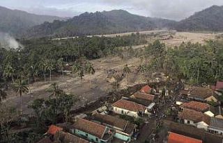 Endonezya’daki yanardağ patlamasında can kaybı...