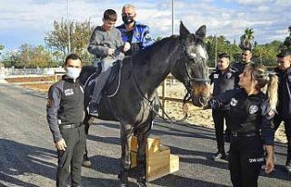 Engelli çocuklar at bindi