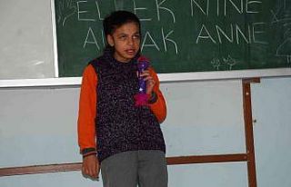 Engelli öğrenci Melike, ezber yeteneği ile fark...