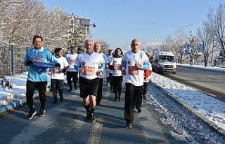 Engelliler için eksi 5 derecede koştular