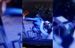 Esenyurt’ta hırsızlık yapıp kaçan şahsı görevliler...