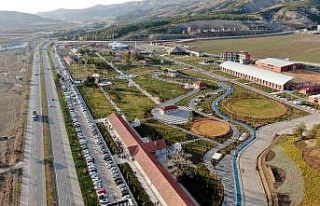 Eşi benzeri yok ziyaretçi akınına uğruyor