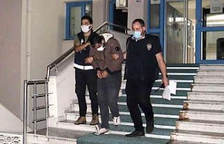 Eşi ile yolculuk yaptığı araçtan uyuşturucu...