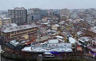 Eskişehir’de çatılar beyaza bürünürken, yerler...
