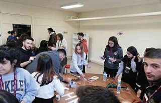Eskişehir’den gelen üniversite öğrencileri,...