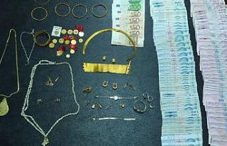 Evde ne varsa, ‘operasyon yapacağız’ diyen dolandırıcılara...