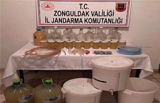Evinde sahte alkol imal eden şahıslar yakalandı