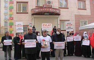 Evlat nöbetindeki ailelerden İnsan Hakları Günü’nde...