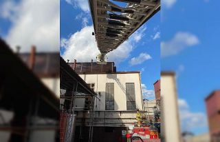 Fabrikada çıkan yangında üç işçi zehirlendi.