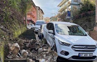 Faciadan dönüldü, kaya parçaları arabanın üzerine...